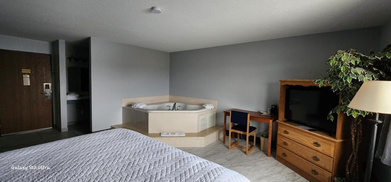 The Oasis Hotel & Bar Sheboygan Falls Eksteriør billede